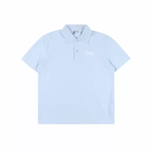 Burberry BBR Short-sleeved POLO Shirt with Cursive EmbroideryMade of pique mesh cotton fabric, it adopts double rib knitting technology to form a honeycomb-like three-dimensional texture with alternating concave and convex shapes. The surface is distributed with a fine mesh structure to enhance its breathability. The cotton yarn raw material retains its natural skin-friendly property. The short fiber impurities are removed through the combing process to improve the smoothness of the fabric. It also has the advantages of wear resistance, wrinkle resistance, crispness and style. The three-needle five-thread overlocking process is used to reinforce the seams between the neckline and the body to prevent deformation. The button placket is hand-polished and polished, and the holes are wrapped with silk thread, which is not easy to fall off. The chest is decorated with a collection of letter logo embroidery, making it more fashionable and brand recognizable.