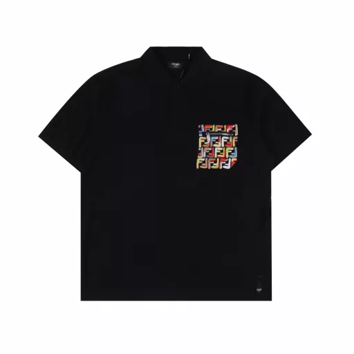 Fendi FD FF embroidered pocket zipper short-sleeved POLO shirtOriginal 210g cotton pique fabric. Front chest positioning, sewing pocket shape, 19 F contrasting thread embroidery on the pocket. Back panel embroidered 