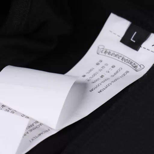 Chrome Hearts patchwork embroidered shortsOriginal purchase, fabric is 330g cotton, soft and comfortable, garment washing process, imported TAJIMA machine positioning embroidery, customized sterling silver arc buckle, pure hand stitching, customized accessories, large factory products are very demanding workmanship, comfortable and natural to wear, workmanship details compared to the counter, second kill market version