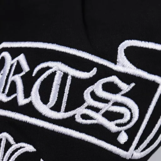 Chrome Hearts patchwork embroidered shortsOriginal purchase, fabric is 330g cotton, soft and comfortable, garment washing process, imported TAJIMA machine positioning embroidery, customized sterling silver arc buckle, pure hand stitching, customized accessories, large factory products are very demanding workmanship, comfortable and natural to wear, workmanship details compared to the counter, second kill market version