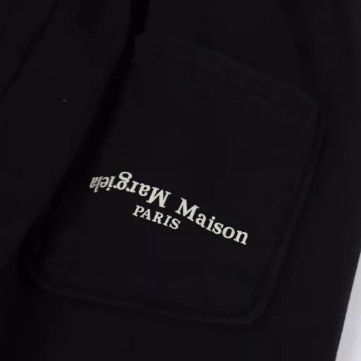 Maison Margiela 25SS embroidered washed inkjet trousersFabric: 380g cotton terry, direct-injection digital technology on both sides and digital gradient printing technology, pure cotton soft fabric, color-matching fixed-dyed fabric, ultra-fine flat screen printing process, full of fashion sense, fixed-dyed pure cotton fabric, OS version, three complete labels, same style for men and women.