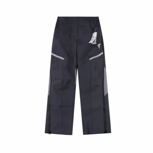 Adidas 24Fw Fos reflective line assault pantsGali Li Jialong, the same style worn by various managers, functional style assault pants, Fos pioneer sports series reflective pants, calm and sharp, simple and fashionable, with a strong cyberpunk atmosphere, carbon-based inorganic particles inside, can effectively absorb far-infrared energy from light sources and heat sources, and convert it into heat energy, ensuring warmth while being fearless of wind and rain, the reflective strips are the finishing touch, motorcycle night riding is full of safety, both side zippers can be fully opened, original disassembled color imported environmentally friendly heat-insulating heat-collecting windproof and waterproof fabrics, customized original diamond-shaped carbon-based inorganic particle material fabrics, original imported 3M reflective material strips, fitting seams, not only good reflective effect but also waterproof, buttons, zippers, tags, hanging particles, original stickers + original item numbers are all customized and developed, the same style for men and women