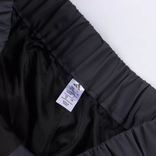 Adidas 24Fw Fos reflective line assault pantsGali Li Jialong, the same style worn by various managers, functional style assault pants, Fos pioneer sports series reflective pants, calm and sharp, simple and fashionable, with a strong cyberpunk atmosphere, carbon-based inorganic particles inside, can effectively absorb far-infrared energy from light sources and heat sources, and convert it into heat energy, ensuring warmth while being fearless of wind and rain, the reflective strips are the finishing touch, motorcycle night riding is full of safety, both side zippers can be fully opened, original disassembled color imported environmentally friendly heat-insulating heat-collecting windproof and waterproof fabrics, customized original diamond-shaped carbon-based inorganic particle material fabrics, original imported 3M reflective material strips, fitting seams, not only good reflective effect but also waterproof, buttons, zippers, tags, hanging particles, original stickers + original item numbers are all customized and developed, the same style for men and women