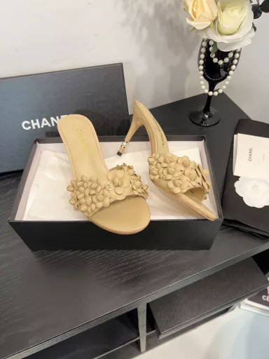 CHANEL high-heeled slippers | Chanel 25C Spring and Summer New ProductsCamellia Series High-heeled SandalsThis season's Camellia Series is really beautiful😍Chanel's usual elegant lady temperamentFull of high-end feeling! Very nice on the feet~Whether worn barefoot or with a skirt, pants,Very versatile! Invincible beauty! Especially fairy🧚Girllike feeling bursting‼ ️The upper is made of imported lambskinThe inner lining is mixed sheepskinItalian A-grade leather outsole