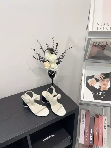 Chanel25p bow sandals𝟮𝟱𝗽The most popular Naihuhu butterfly sandals, genuine products are purchased with full-layer lambskin, genuine products are disassembled and developed, you can enter and exit the counter at will to compare the leather, last, stitching and all details, to achieve the real genuine products, this series is now on sale! ! !The only genuine genuine product in the whole network! ! The whole network counter supports the inspection level, the only version of the product on the market, accept counter comparison, no reason to return or exchange if it is not the version.