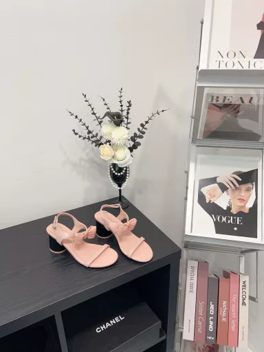 Chanel25p bow sandals𝟮𝟱𝗽The most popular Naihuhu butterfly sandals, genuine products are purchased with full-layer lambskin, genuine products are disassembled and developed, you can enter and exit the counter at will to compare the leather, last, stitching and all details, to achieve the real genuine products, this series is now on sale! ! !The only genuine genuine product in the whole network! ! The whole network counter supports the inspection level, the only version of the product on the market, accept counter comparison, no reason to return or exchange if it is not the version.