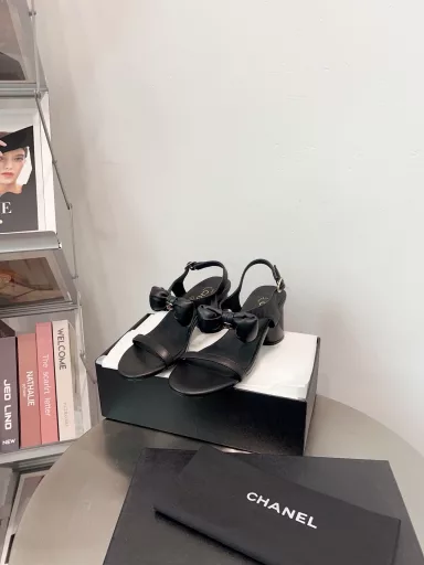 Chanel25p bow sandals𝟮𝟱𝗽The most popular Naihuhu butterfly sandals, genuine products are purchased with full-layer lambskin, genuine products are disassembled and developed, you can enter and exit the counter at will to compare the leather, last, stitching and all details, to achieve the real genuine products, this series is now on sale! ! !The only genuine genuine product in the whole network! ! The whole network counter supports the inspection level, the only version of the product on the market, accept counter comparison, no reason to return or exchange if it is not the version.
