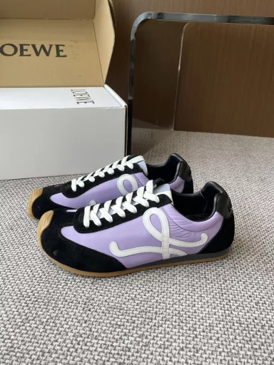 Loewe 25ss latest runway model Ballet Runner 2.0 couple model ballet casual sports shoes Dexun shoes nylon and cow leather sports shoes asymmetrical toe design, sock-like internal structure light rubber outsole extends to the toeFabric original custom imported first layer cowhideInner lining imported soft sheepskin + mesh liningSole original molded non-slip rubber material