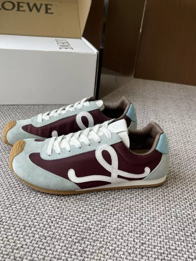 Loewe 25ss latest runway model Ballet Runner 2.0 couple model ballet casual sports shoes Dexun shoes nylon and cow leather sports shoes asymmetrical toe design, sock-like internal structure light rubber outsole extends to the toeFabric original custom imported first layer cowhideInner lining imported soft sheepskin + mesh liningSole original molded non-slip rubber material