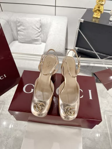 Gucci Double G Crystal Diamond Buckle Thick Heel Sandals High Heels ❗️❗️Crystal Diamond Double G Buckle Perfect last shape, more comfortable, very sexy and elegant on the feet, a versatile artifactHigh-end version recommended The original version purchased at the counter is one-to-one All details and materials are the same as what you buy at the counter Imported patent leather, metal leather Sheepskin lining Genuine leather outsole