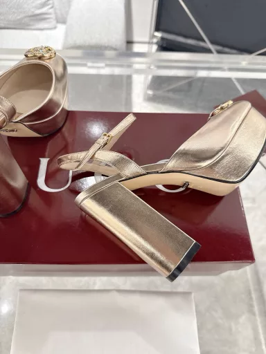 Gucci Double G Crystal Diamond Buckle Thick Heel Sandals High Heels ❗️❗️Crystal Diamond Double G Buckle Perfect last shape, more comfortable, very sexy and elegant on the feet, a versatile artifactHigh-end version recommended The original version purchased at the counter is one-to-one All details and materials are the same as what you buy at the counter Imported patent leather, metal leather Sheepskin lining Genuine leather outsole