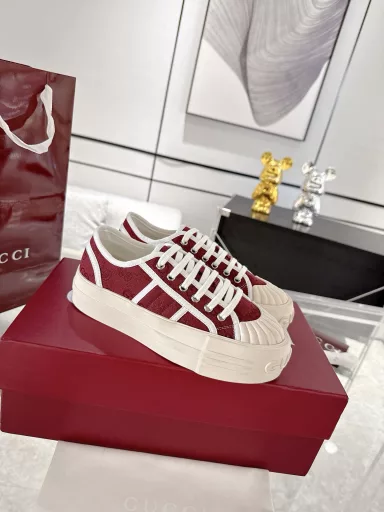 Gucci GG thick-soled canvas shoes, white shoes, casual shoes‼ ️This pair of sneakers is crafted with the iconic GG canvas, combining classic design with modern aesthetics. The bold and avant-garde silhouette is paired with a 