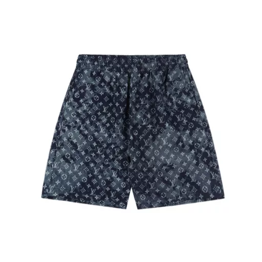 Louis Vuitton 1v tie-dyed tapestry pattern Hawaiian denim shortsLight luxury, a must-have item for men and women's daily commuting wear, correct version, welcome to compareDetailed features· 98% cotton 2% spandex denim fabric· Discharge process + laser burning process, positioning cutting· Washed and distressed process· Customized original brass logo buckle and metal chain· Pants with elastic waist design· Lining with cut strip hemming process· Original main label washed tag packaging