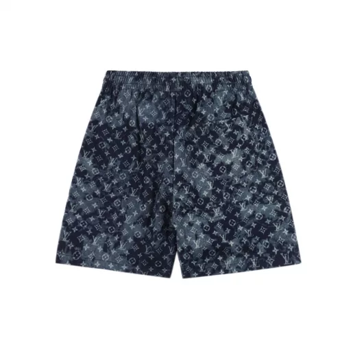 Louis Vuitton 1v tie-dyed tapestry pattern Hawaiian denim shortsLight luxury, a must-have item for men and women's daily commuting wear, correct version, welcome to compareDetailed features· 98% cotton 2% spandex denim fabric· Discharge process + laser burning process, positioning cutting· Washed and distressed process· Customized original brass logo buckle and metal chain· Pants with elastic waist design· Lining with cut strip hemming process· Original main label washed tag packaging