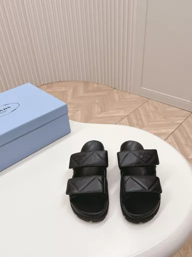 Prada 2024 Spring and Summer New Sandals and Slippers Latest Catwalk Series Classic Upgrade Comfort and Fashion Coexist Every color combination looks good, and the design meets different style needs