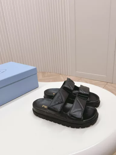 Prada 2024 Spring and Summer New Sandals and Slippers Latest Catwalk Series Classic Upgrade Comfort and Fashion Coexist Every color combination looks good, and the design meets different style needs