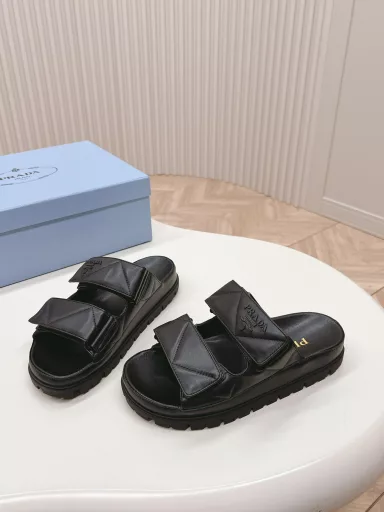Prada 2024 Spring and Summer New Sandals and Slippers Latest Catwalk Series Classic Upgrade Comfort and Fashion Coexist Every color combination looks good, and the design meets different style needs