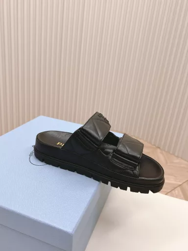 Prada 2024 Spring and Summer New Sandals and Slippers Latest Catwalk Series Classic Upgrade Comfort and Fashion Coexist Every color combination looks good, and the design meets different style needs