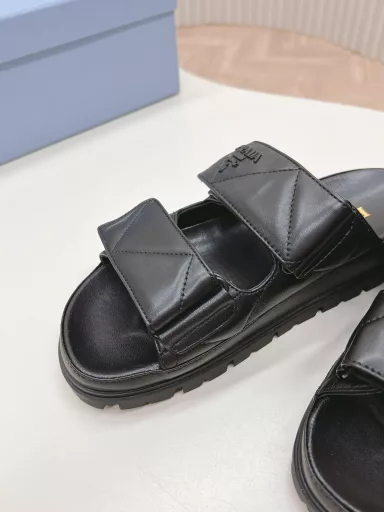 Prada 2024 Spring and Summer New Sandals and Slippers Latest Catwalk Series Classic Upgrade Comfort and Fashion Coexist Every color combination looks good, and the design meets different style needs