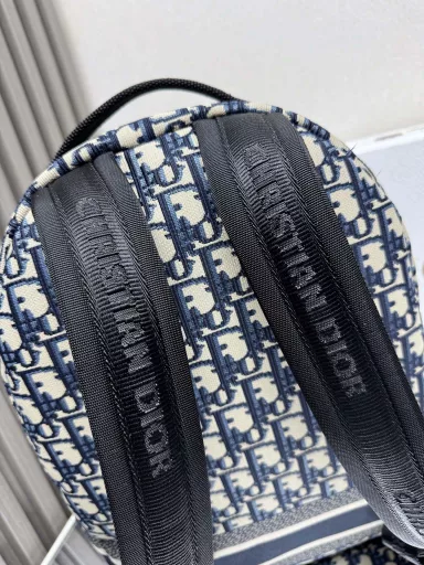 The DiorTravel backpack combines classic Dior details with a modern and practical design. Crafted from blue jacquard technical fabric, it features an all-over Oblique print and a striking Christian Dior Paris signature on the front. The spacious main compartment is easily opened with a zipper for easy storage and access to all your daily essentials. It can be carried on the shoulder or as a backpack thanks to the handles and shoulder straps.Christian Dior Paris signature on the frontAdjustable strapsFront zip pocket