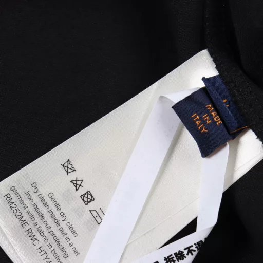 LOUIS VUITTON LV diamond-decorated knitted short-sleeved T-shirtOriginal product purchased for 10,300, customized ice oxygen tide cotton blend 330g, high temperature hot diamond, imported embroidery, fabric fermentation washing, customized accessories, loose version