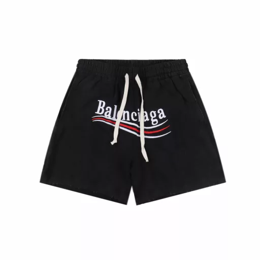 Balenciaga Coke Embroidered Terry ShortsThe fabric is customized from the original, which is very time-consuming and wasteful. The density and feel are consistent with the original. The elastic waist is matched, and the waistline can be easily adjusted. The black webbing design on the side is the finishing touch of the whole pants, which is more personalized and advanced. The loose wide-leg pants style can instantly turn the upper body into long legs. The feel is soft and delicate, and the upper body is very comfortable. It is easy to match without any entanglement when going out.