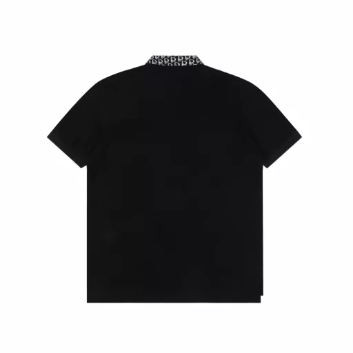 Dior CD Embroidered LOGO Short Sleeve Polo ShirtMade of cotton pique mesh fabric, customized material 260g long-staple cotton, collar is made of double-system jacquard flat machine, elastic, no deformation, all clothes are bound with original cloth, double-layer chest tube, no visible lines, no loose edges, cuffs, chest tube bottom, shoulder seam bone wrap, customized accessories three labels! Fashionable and versatile, to wear a fashionable street style, many bloggers on Xiaohongshu recommend this Polo shirt at the right time, the details are more carefully reinforced collar shape, long-term wear and long-term washing will not deform, absolutely high-quality, perfect!