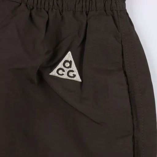 Nike ACG outdoor American five-point woven quick-drying sports casual shortsOriginal development, perfect restoration of craftsmanship details A pair of shorts that can be worn for both sports and daily travel Original purchase and development, perfect customization of craftsmanship Fabric advantages: cool and breathable, super comfortable to wear, perfect restoration of craftsmanship details, mesh lining to prevent exposure, three labels are shipped one by one, the sticker barcode and the main label code are consistent, only the best quality is made, the waistband is elastic and has a drawstring to meet different waist sizes, the meticulous acg brand small embroidered logo is very detailed, top shorts, highly recommended