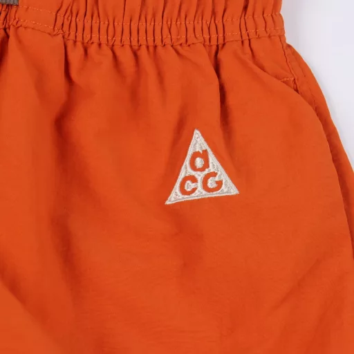 Nike ACG outdoor American five-point woven quick-drying sports casual shortsOriginal development, perfect restoration of craftsmanship details A pair of shorts that can be worn for both sports and daily travel Original purchase and development, perfect customization of craftsmanship Fabric advantages: cool and breathable, super comfortable to wear, perfect restoration of craftsmanship details, mesh lining to prevent exposure, three labels are shipped one by one, the sticker barcode and the main label code are consistent, only the best quality is made, the waistband is elastic and has a drawstring to meet different waist sizes, the meticulous acg brand small embroidered logo is very detailed, top shorts, highly recommended