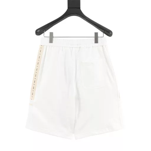 Chanel Logo Ribbon ShortsThe fabric is 360g brushed fabric, which is etched after dyeing. It is treated with silky and ultra-soft treatment compared with the original. The texture of the fabric is clear and obvious, the drape is excellent, and the workmanship is exquisite and meets the export standards. There are 4.5 stitches per centimeter, and each seam is pressed with visible lines. The lines are neat and standard like a ruler. The woven cotton ribbon is tightly woven and soft to the touch. The embroidery process uses the Behringer embroidery machine to make the embroidery color fuller and the embroidery more three-dimensional. The pattern has a good effect on the body. It is the same style for men and women, simple and versatile. It is a heavy-duty item for purchasing, and you can compare any quality on the market at will!
