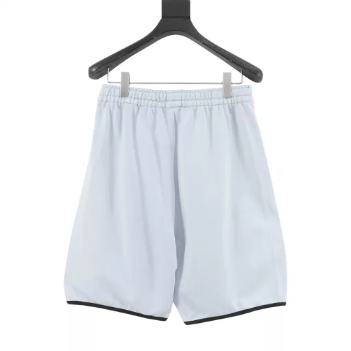 Fendi single-sided polka dot double F shorts are a brand-new aesthetic inspiration and fun design, and are channel-quality products. The overall design is more elegant and fashionable, and it is the hottest series this summer, and is sought after by countless celebrities and fashionistas. The neat details of the cutting process add color to the fun fashion! The neat and meticulous, fitted version structure is even more ingenious, and the upper body is not only recognizable but also youthful. A style with both extreme wearing meaning and dressing performance, with gorgeous color matching, the craftsmanship of this style must also be extremely extraordinary, and the comfort of the upper body is absolutely strong enough, which is also a manifestation of the essence of luxury! Soft and thin, the touch is extremely seductive, and the breathability is very strong. It is especially suitable for the needs of spring and summer, and it is a proper wearing enjoyment. The details and webbing craftsmanship are perfect, which makes it more advanced!