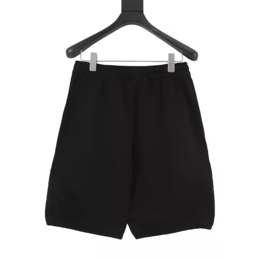 Fendi single-sided polka dot double F shorts are a brand-new aesthetic inspiration and fun design, and are channel-quality products. The overall design is more elegant and fashionable, and it is the hottest series this summer, and is sought after by countless celebrities and fashionistas. The neat details of the cutting process add color to the fun fashion! The neat and meticulous, fitted version structure is even more ingenious, and the upper body is not only recognizable but also youthful. A style with both extreme wearing meaning and dressing performance, with gorgeous color matching, the craftsmanship of this style must also be extremely extraordinary, and the comfort of the upper body is absolutely strong enough, which is also a manifestation of the essence of luxury! Soft and thin, the touch is extremely seductive, and the breathability is very strong. It is especially suitable for the needs of spring and summer, and it is a proper wearing enjoyment. The details and webbing craftsmanship are perfect, which makes it more advanced!
