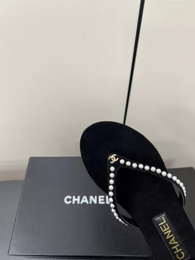 Chanel flip-flopsChanel2025 Chanel early spring latest 🆕 hot style! Summer flip-flops, versatile and slimming style, a pair of slippers with a bursting appearance, it is perfect with any combination! Lazy slippers are worth recommending!