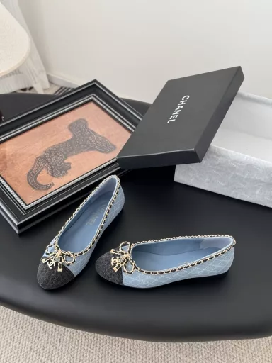 Chanel 25K new chain double C thick heel shoes!1:1 replica of the original, a classic among classicsPerfect for both pants and skirtsThe small round head design is a good way to modify the foot shapeA must-have for fairies!The upper is made of imported lambskinThe lining is top-grade mixed sheepskinImported Italian cowhide outsole