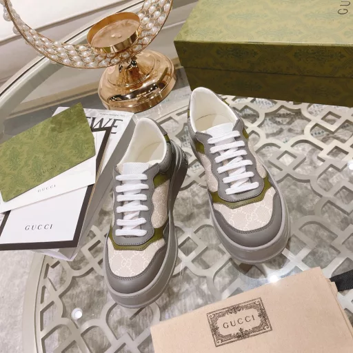 Gucci 2022ss new series sports shoes thick-soled white shoes casual shoesGG couple white shoes 👩‍❤️‍💋‍👨 counter synchronization, catwalk style 👏🏻 celebrities, internet celebrities, live broadcasts, etc. will definitely support it🌱The design is light luxury and retro, with thick soles and height increase, similar to the upgraded version of classic white shoes‼ ️The top version🔝The upper is made of original custom calfskin fabric, with GUCC classic old flower fabric webbing, perforation, embossing technology, cowhide lining, cowhide pads, comfortable and soft foot feel! Original replica 1:1 open mold IP light material sole, 4cm height increase thick sole! 🤩
