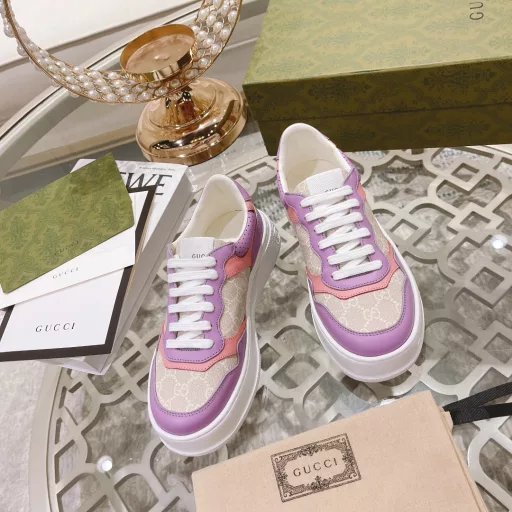 Gucci 2022ss new series sports shoes thick-soled white shoes casual shoesGG couple white shoes 👩‍❤️‍💋‍👨 counter synchronization, catwalk style 👏🏻 celebrities, internet celebrities, live broadcasts, etc. will definitely support it🌱The design is light luxury and retro, with thick soles and height increase, similar to the upgraded version of classic white shoes‼ ️The top version🔝The upper is made of original custom calfskin fabric, with GUCC classic old flower fabric webbing, perforation, embossing technology, cowhide lining, cowhide pads, comfortable and soft foot feel! Original replica 1:1 open mold IP light material sole, 4cm height increase thick sole! 🤩