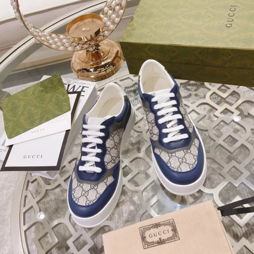 Gucci 2022ss new series sports shoes thick-soled white shoes casual shoesGG couple white shoes 👩‍❤️‍💋‍👨 counter synchronization, catwalk style 👏🏻 celebrities, internet celebrities, live broadcasts, etc. will definitely support it🌱The design is light luxury and retro, with thick soles and height increase, similar to the upgraded version of classic white shoes‼ ️The top version🔝The upper is made of original custom calfskin fabric, with GUCC classic old flower fabric webbing, perforation, embossing technology, cowhide lining, cowhide pads, comfortable and soft foot feel! Original replica 1:1 open mold IP light material sole, 4cm height increase thick sole! 🤩