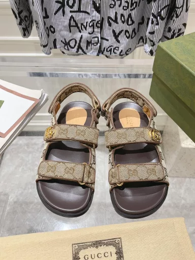 𝐆𝐮𝐜𝐜𝐢 𝟮𝟬𝟮𝟰/𝐬𝐬# Velcro classic monogram couple beach sandalsEarly spring series GG sandals ZP mold/classic GG monogram canvas fabric with double G metal buckleClassic monogram fabric/hot rhinestone surface/imported sheepskin liningTPU non-slip outsole/ZP mold midsole footrestOriginal metal buckle/diamond surface