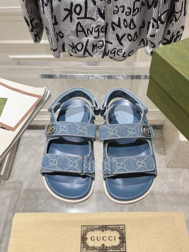 𝐆𝐮𝐜𝐜𝐢 𝟮𝟬𝟮𝟰/𝐬𝐬# Velcro classic monogram couple beach sandalsEarly spring series GG sandals ZP mold/classic GG monogram canvas fabric with double G metal buckleClassic monogram fabric/hot rhinestone surface/imported sheepskin liningTPU non-slip outsole/ZP mold midsole footrestOriginal metal buckle/diamond surface
