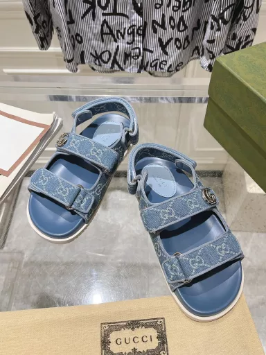 𝐆𝐮𝐜𝐜𝐢 𝟮𝟬𝟮𝟰/𝐬𝐬# Velcro classic monogram couple beach sandalsEarly spring series GG sandals ZP mold/classic GG monogram canvas fabric with double G metal buckleClassic monogram fabric/hot rhinestone surface/imported sheepskin liningTPU non-slip outsole/ZP mold midsole footrestOriginal metal buckle/diamond surface