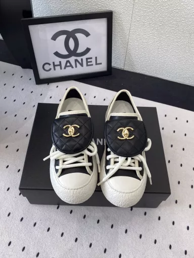 Chanel's new spring and summer backpack shoes. I love this series. I feel super nice when I put on this backpack buckle canvas shoes. Imported cowhide/canvas upper, cowhide lining, original wear-resistant TPU outsole