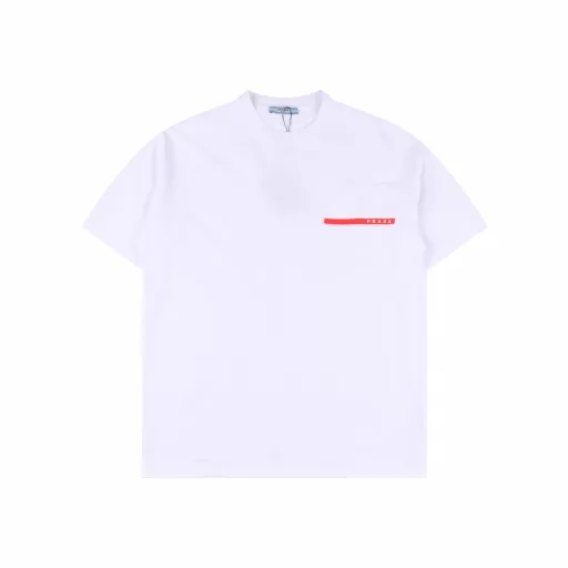 Prada 25SS Basic Red Silicone Short Sleeve T-shirtLight luxury, a must-have item for men and women's daily commuting wear, correct version, free comparisonDetailed features· 260g 100% cotton double yarn jersey fabric· Dust-free singeing process on the face, hair absorption on the bottom, environmentally friendly active dyeing· Special thickened 32 double strands 1×1 ribbing dyed in the same vat· Customized silicone small label with mold opening· Double needle sewing cross-seam process· Original main label washing tag packaging