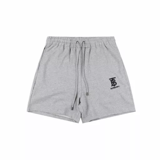 Burberry TB embroidered terry shortsThe fabric is customized from the original, which is very time-consuming and wasteful. The density and feel are consistent with the original. The elastic waist is matched, and the waistline can be easily adjusted. The black webbing design on the side is the finishing touch of the whole pants, which is more personalized and advanced. The loose wide-leg pants style can instantly turn the upper body into long legs. The feel is soft and delicate, and the upper body is very comfortable. It is easy to match without any entanglement when going out.