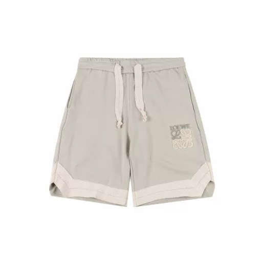 Loewe color-blocked braided ribbon embroidered shortsThe fabric is made of 360g brushed fabric, which is etched after dyeing. It is treated with silky and ultra-soft treatment compared with the original. The texture of the fabric is clear and obvious, the drape is excellent, and the workmanship is exquisite and meets the export standards. There are 4.5 stitches per centimeter, and each seam is pressed with visible lines. The lines are neat and standard like a ruler. The braided cotton ribbon is tightly woven and soft to the touch. The embroidery process uses a Behringer embroidery machine to make the embroidery color fuller and the embroidery more three-dimensional. The pattern has a good effect on the body. It is the same style for men and women, simple and versatile, and can be purchased on behalf of heavy items. You can compare any quality on the market at will.