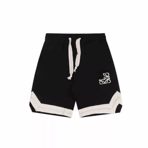 Loewe color-blocked braided ribbon embroidered shortsThe fabric is made of 360g brushed fabric, which is etched after dyeing. It is treated with silky and ultra-soft treatment compared with the original. The texture of the fabric is clear and obvious, the drape is excellent, and the workmanship is exquisite and meets the export standards. There are 4.5 stitches per centimeter, and each seam is pressed with visible lines. The lines are neat and standard like a ruler. The braided cotton ribbon is tightly woven and soft to the touch. The embroidery process uses a Behringer embroidery machine to make the embroidery color fuller and the embroidery more three-dimensional. The pattern has a good effect on the body. It is the same style for men and women, simple and versatile, and can be purchased on behalf of heavy items. You can compare any quality on the market at will.
