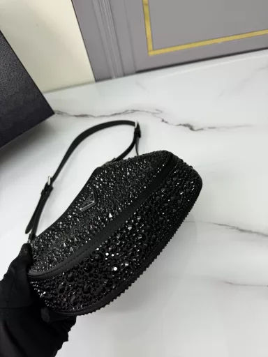 Gypsophila Underarm Bag🎉New Color😘😘This Cleo satin handbag is covered with sparkling imported crystals of various sizes. It has two adjustable interchangeable cowhide shoulder straps, which are convenient for shoulder/crossbody design, exuding exquisite charm. The retro curved silhouette is unique. This Gypsophila Underarm Bag looks more gentle, elegant and modern. It's so beautiful😘You'll always be the focus wherever you go👏Hurry up and get it