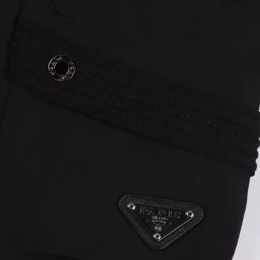 Prada multi-pocket logo shortsCustom-woven and custom-dyed high-density plain blended fabric. The pants style combines workwear style and elegance. Heat-cut webbing on both sides. Original 1:1 customization. Silicone 3D logo tag on the waist. Zinc alloy laser engraved snap buttons on the trouser legs. Adjustable pants style to switch styles. Fully covered hem stitching on the lining. Perfect details and exquisite workmanship.