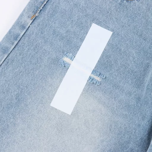 Margiela MM6 Masking tape ripped denim shortsImported denim non-stretch fabric, using original color yeast washing process, softened by washing, very comfortable and drapey. Masking tape stickers, all handmade, time-consuming and labor-intensive. Custom leather brand, exquisite stitching, heavy washing, comfortable and breathable fabric