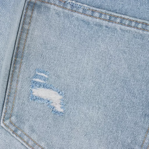 Margiela MM6 Masking tape ripped denim shortsImported denim non-stretch fabric, using original color yeast washing process, softened by washing, very comfortable and drapey. Masking tape stickers, all handmade, time-consuming and labor-intensive. Custom leather brand, exquisite stitching, heavy washing, comfortable and breathable fabric