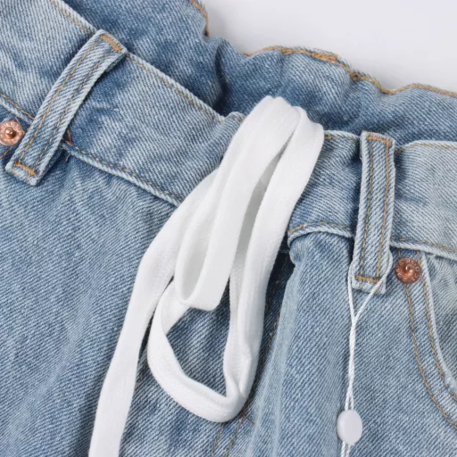 Margiela MM6 Masking tape ripped denim shortsImported denim non-stretch fabric, using original color yeast washing process, softened by washing, very comfortable and drapey. Masking tape stickers, all handmade, time-consuming and labor-intensive. Custom leather brand, exquisite stitching, heavy washing, comfortable and breathable fabric